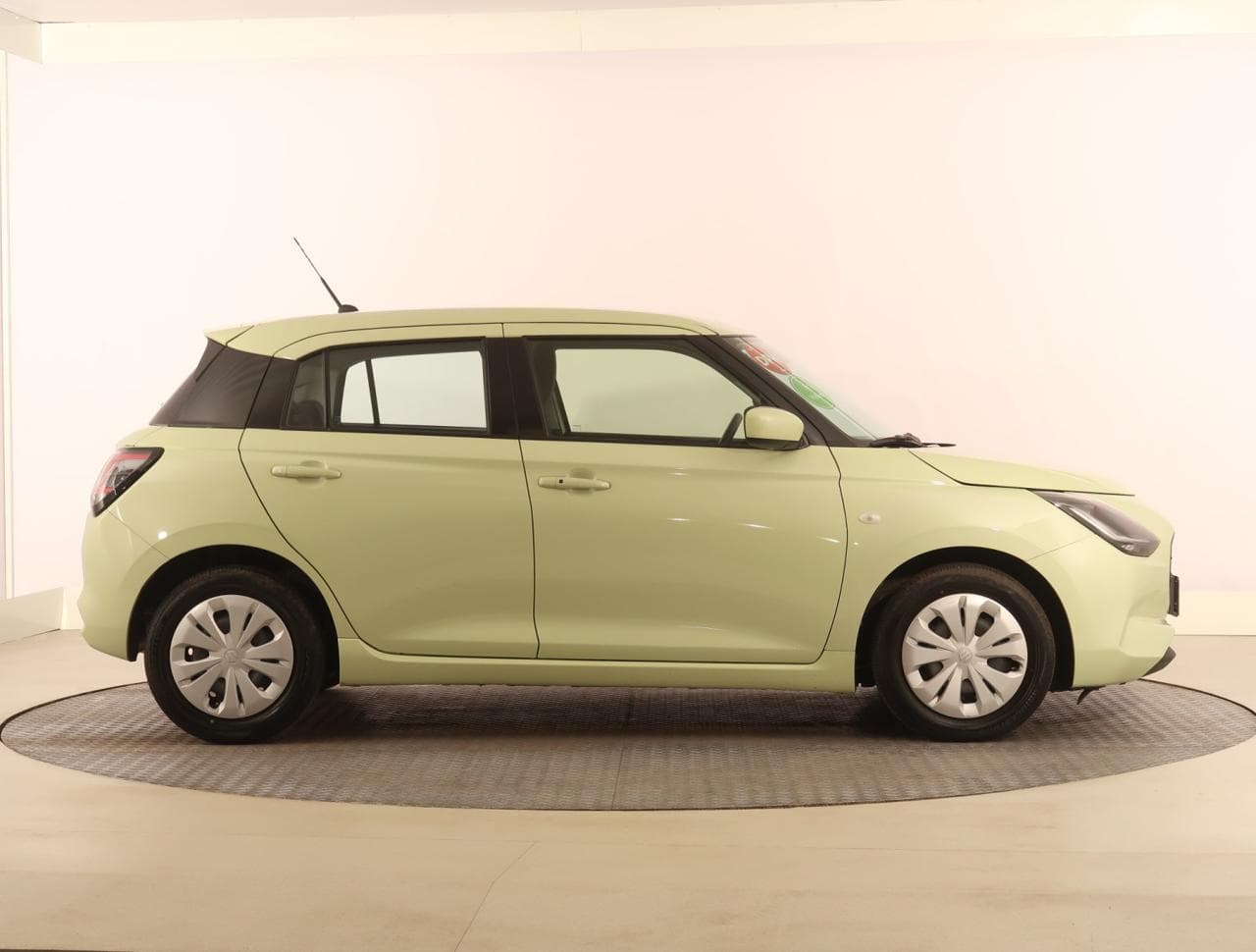 2025 Suzuki SWIFT - 8