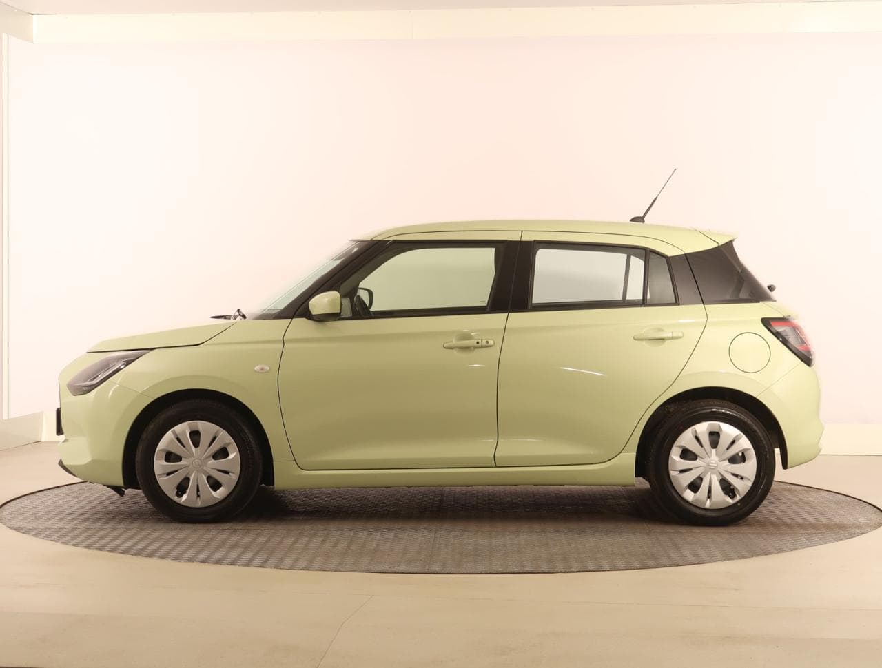 2025 Suzuki SWIFT - 4