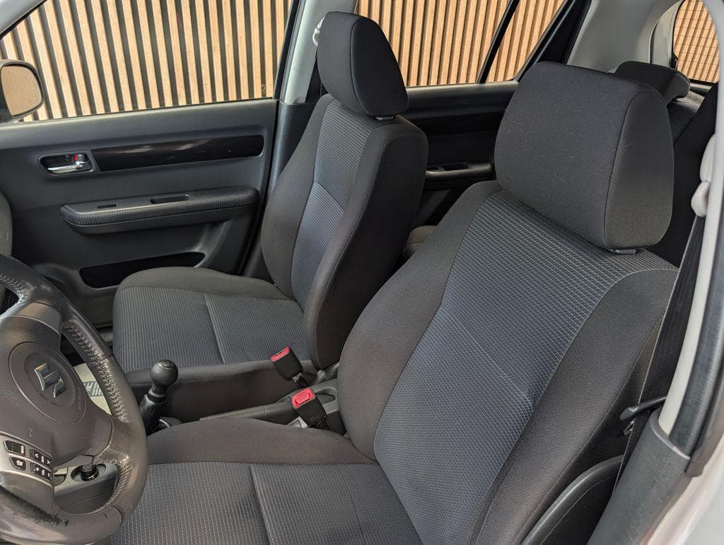 2010 Suzuki SWIFT - 11