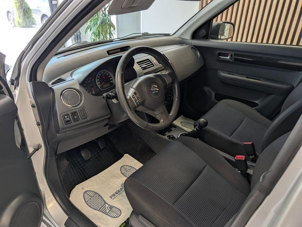 2010 Suzuki SWIFT - 10