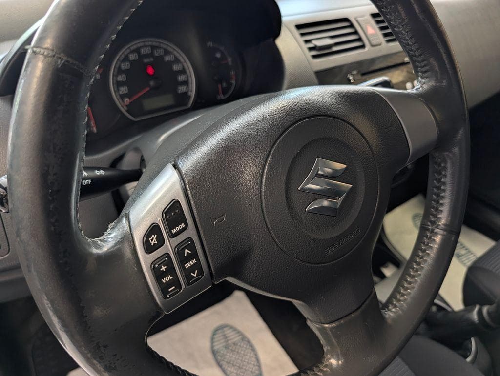 2010 Suzuki SWIFT - 12