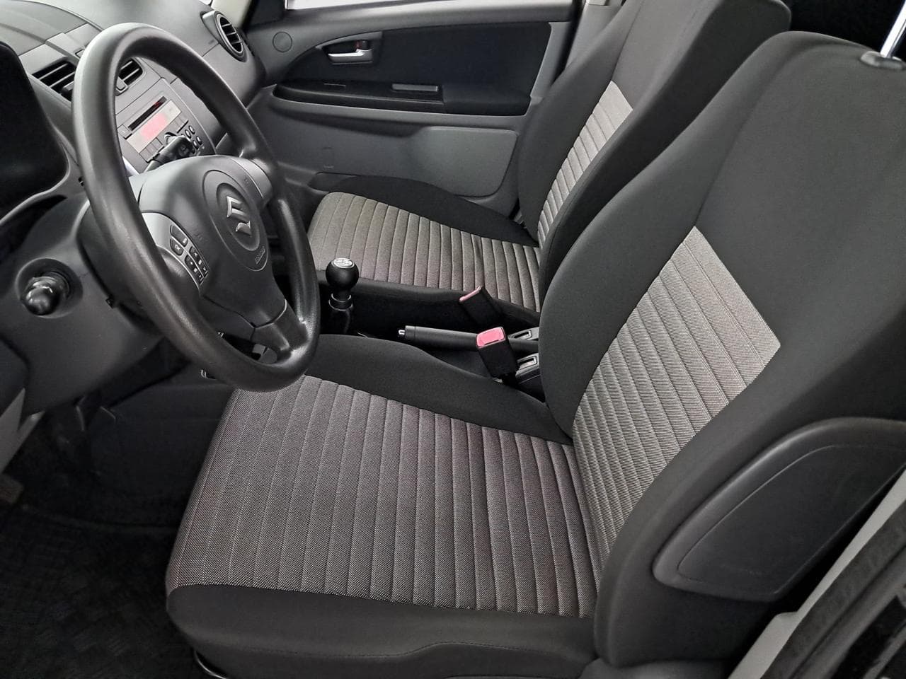2011 Suzuki SX4 - 16