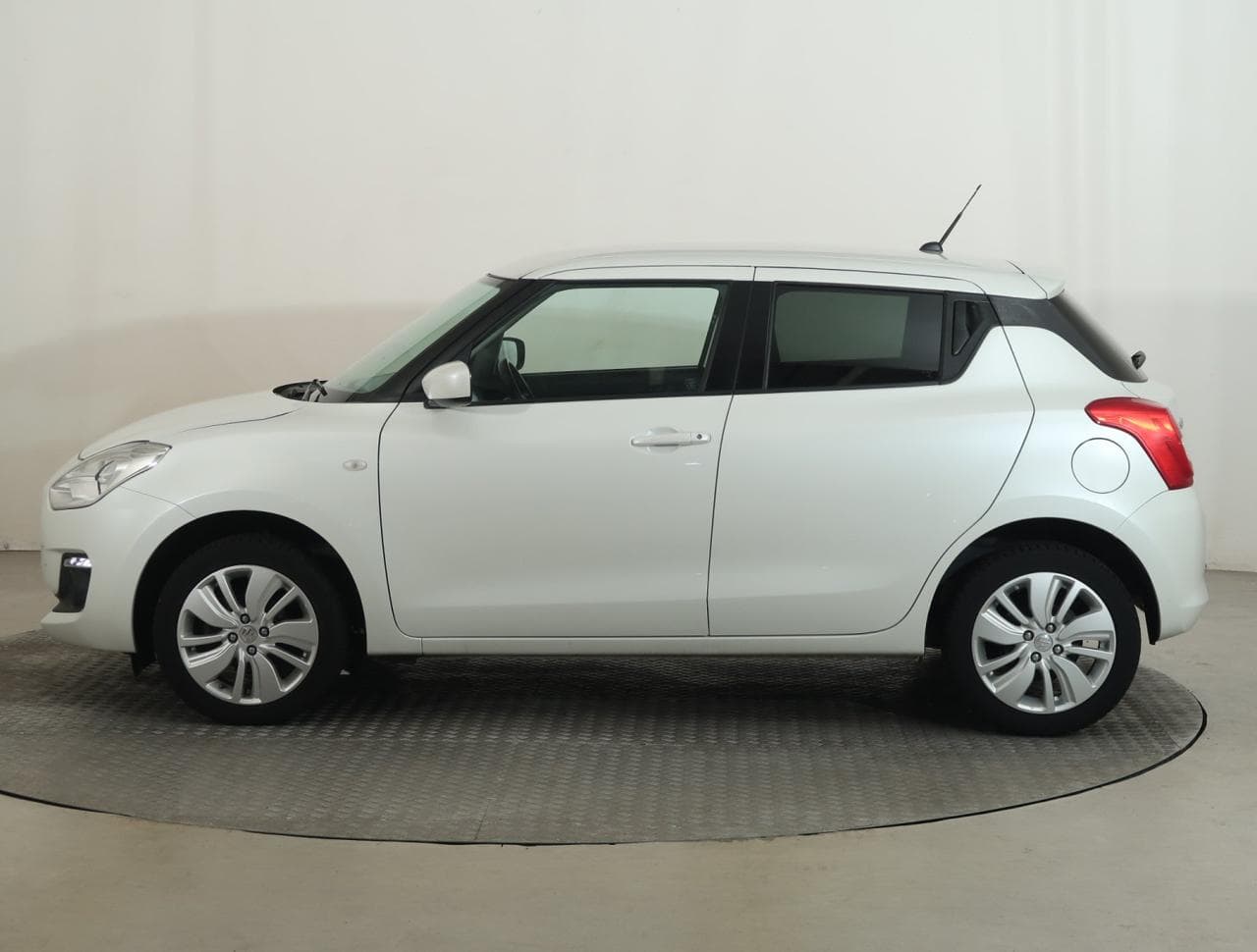 2017 Suzuki SWIFT - 9