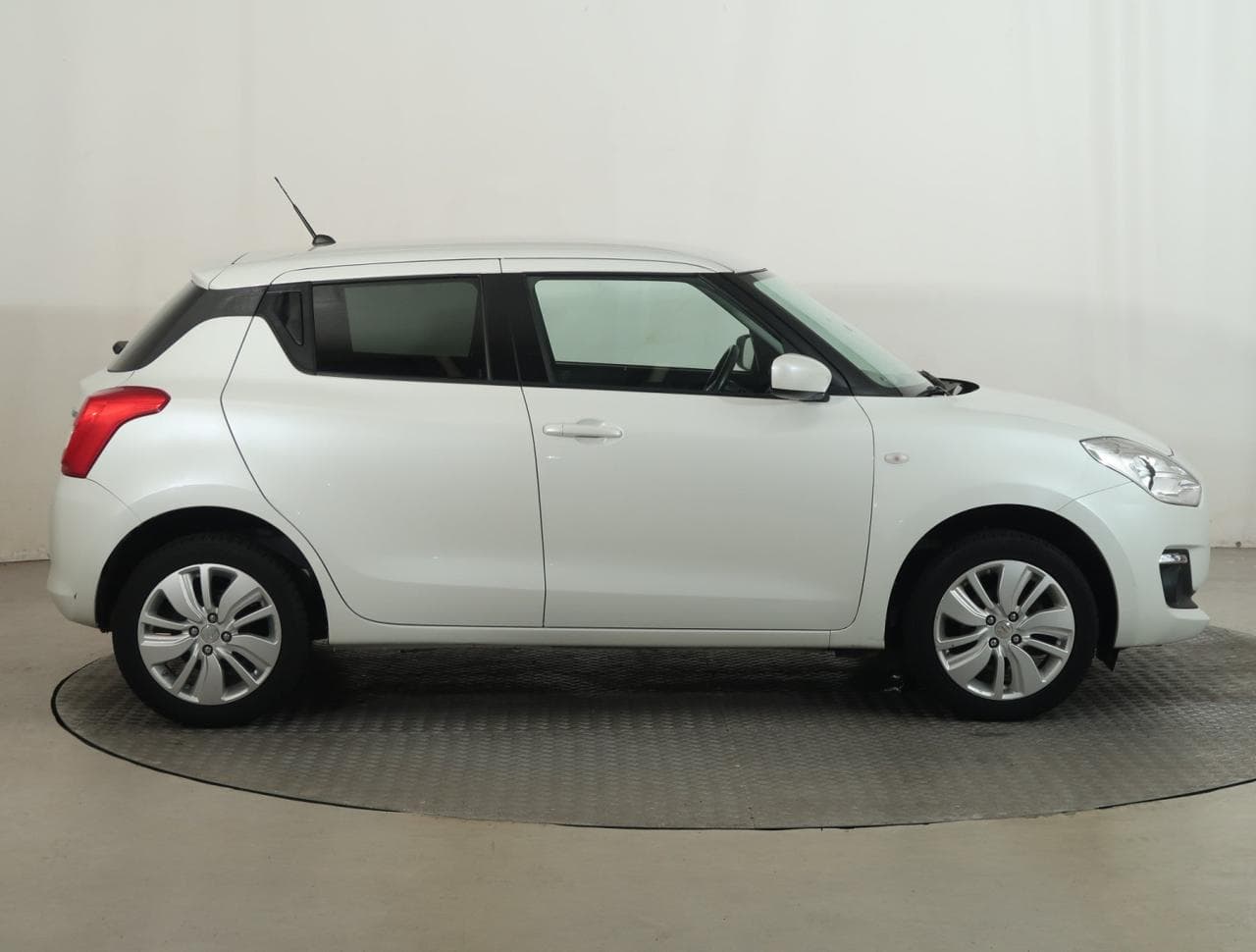 2017 Suzuki SWIFT - 18