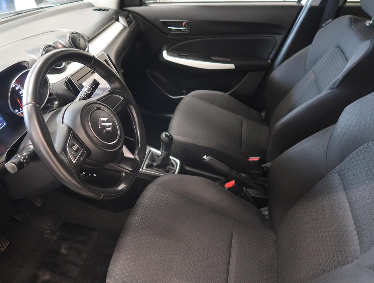 2017 Suzuki SWIFT - 38
