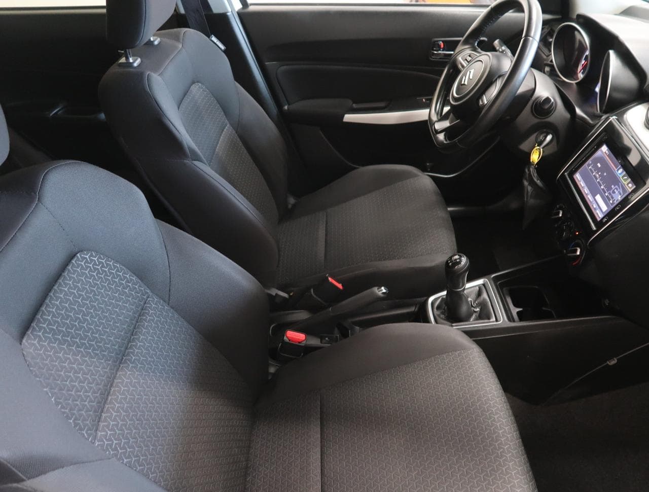 2017 Suzuki SWIFT - 27