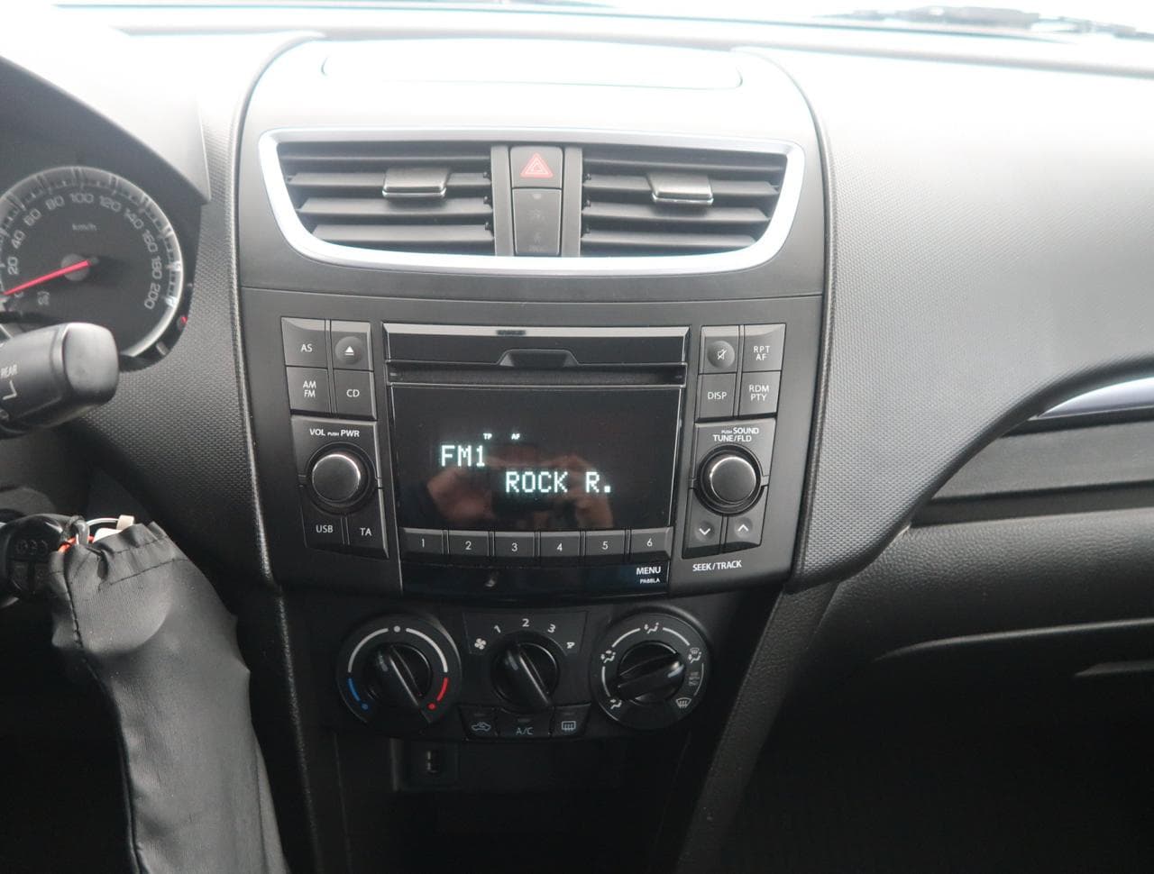 2015 Suzuki SWIFT - 34