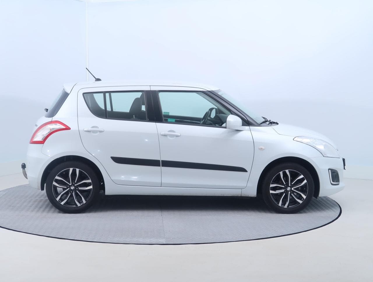 2015 Suzuki SWIFT - 15