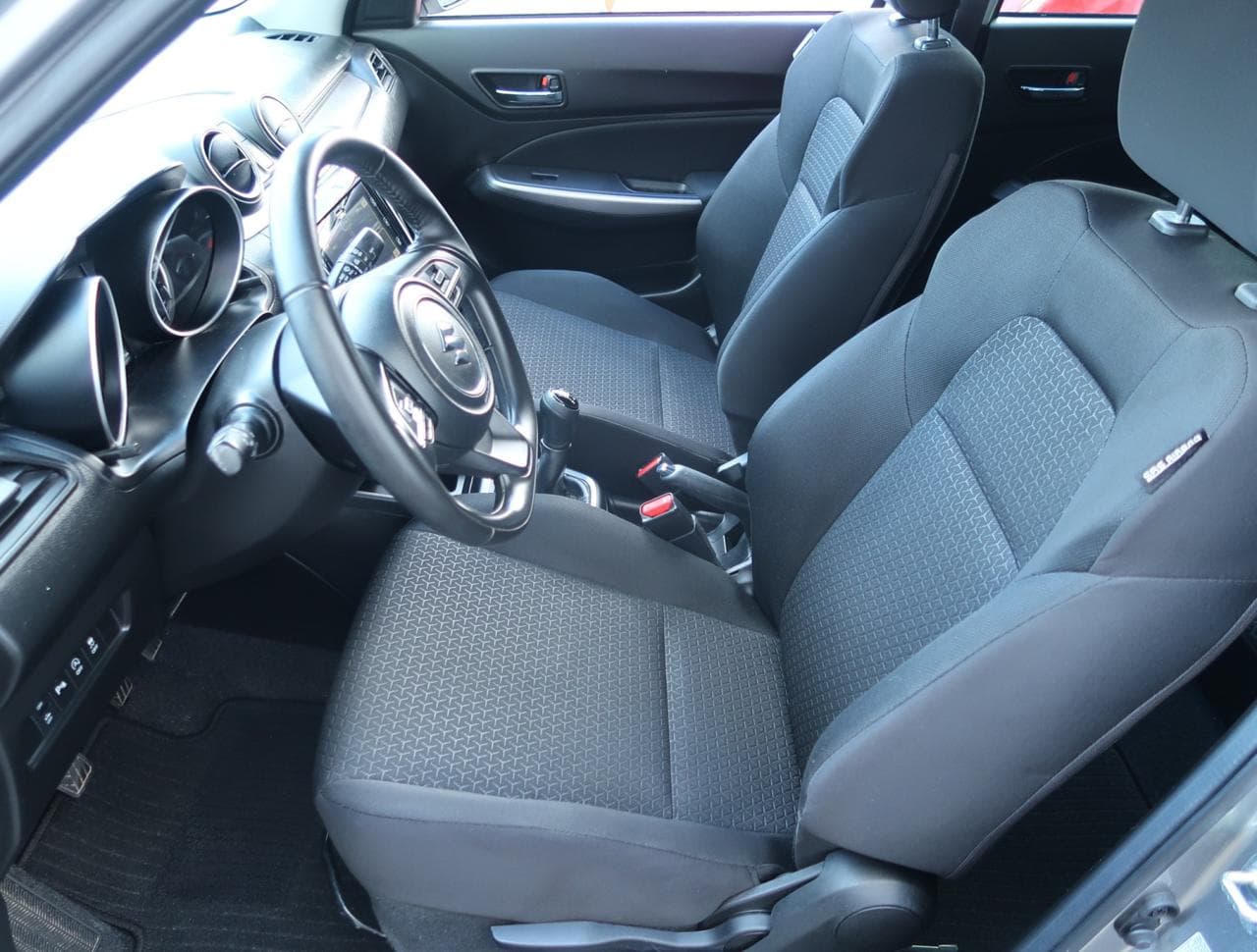 2023 Suzuki SWIFT - 27