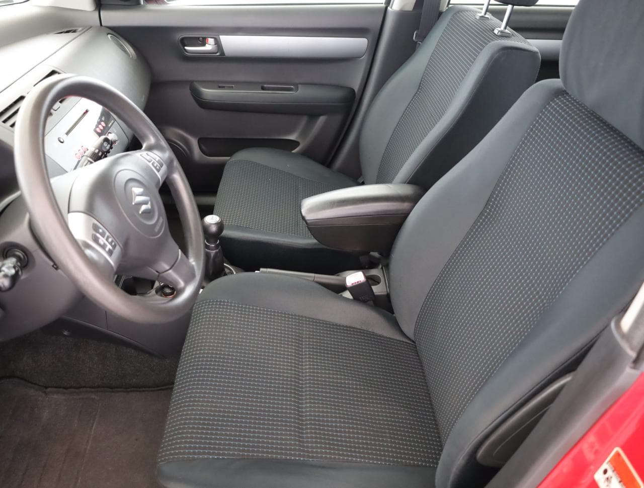 2005 Suzuki SWIFT - 23
