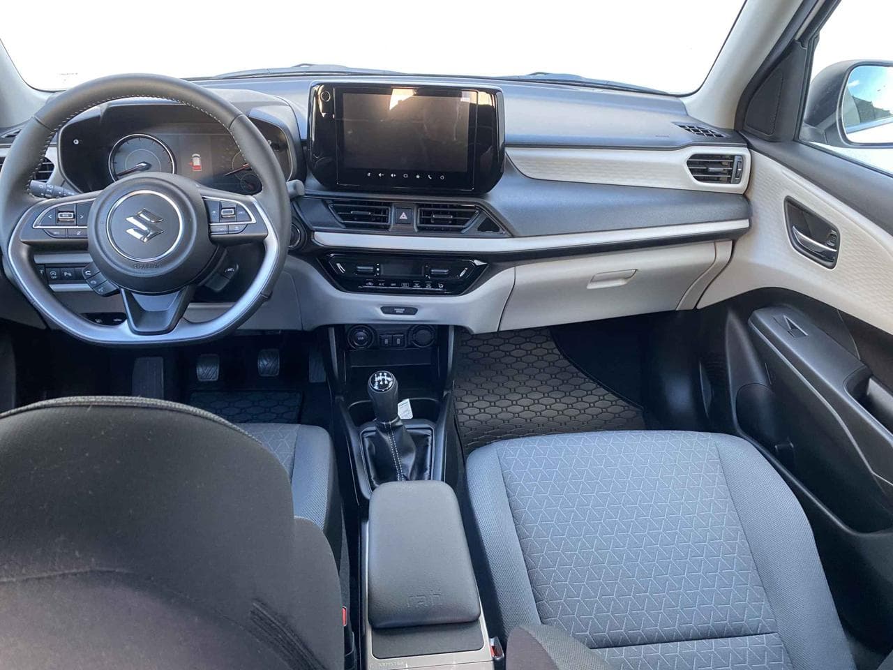 2025 Suzuki SWIFT - 8