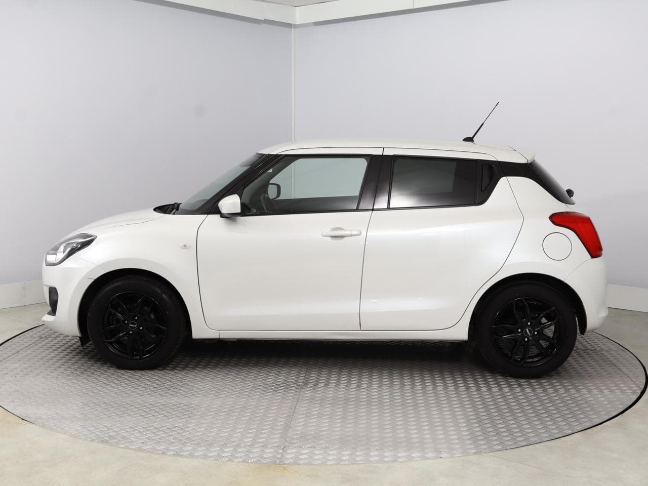 2021 Suzuki SWIFT - 4