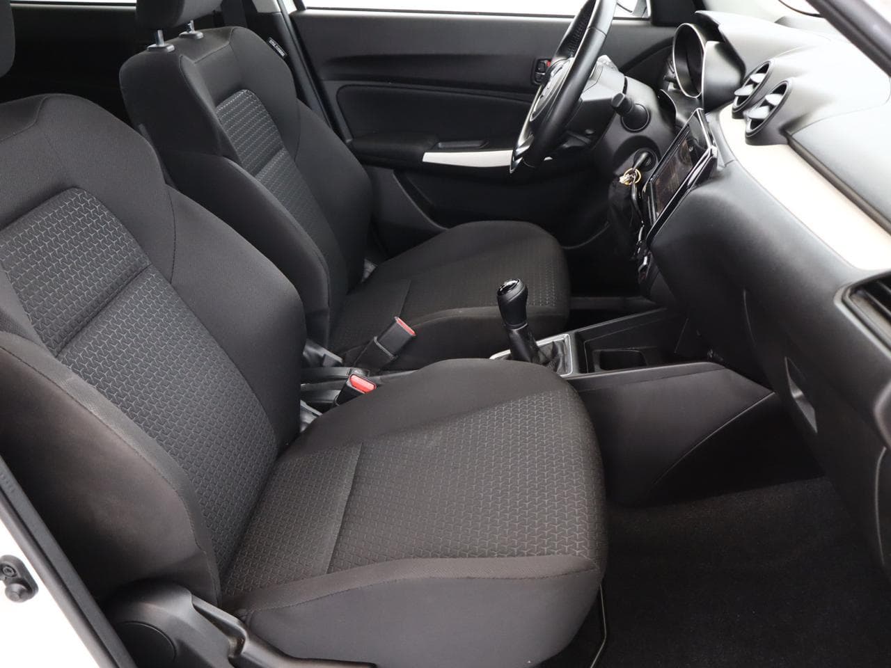 2021 Suzuki SWIFT - 10
