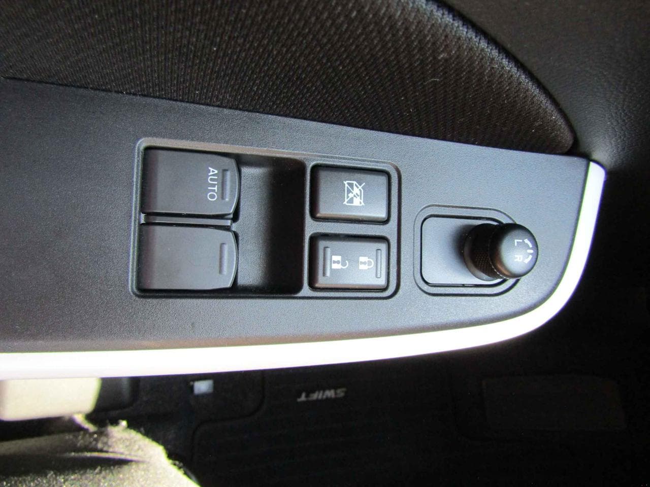 2023 Suzuki SWIFT - 12