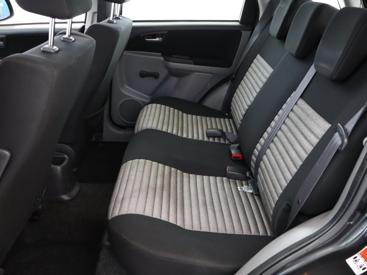 2011 Suzuki SX4 - 12