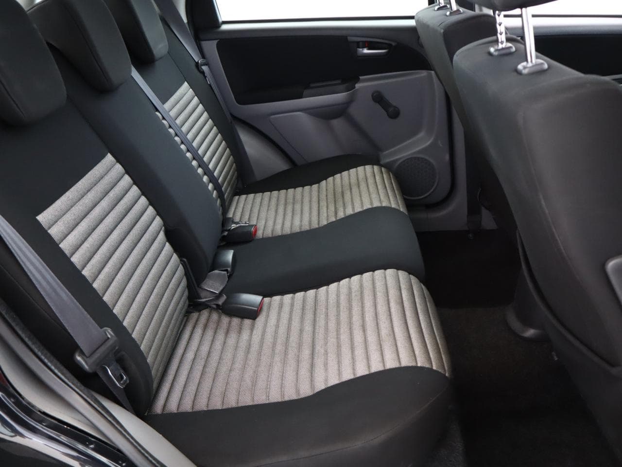 2011 Suzuki SX4 - 11