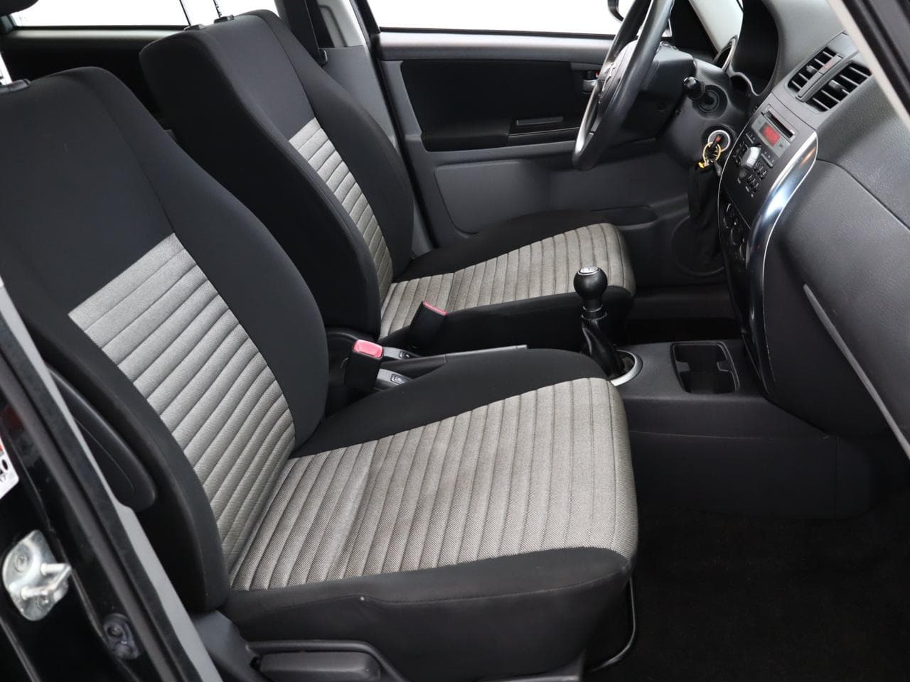 2011 Suzuki SX4 - 10