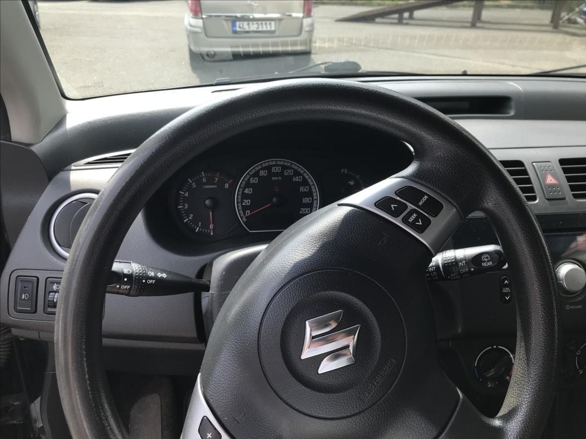 2005 Suzuki SWIFT - 8