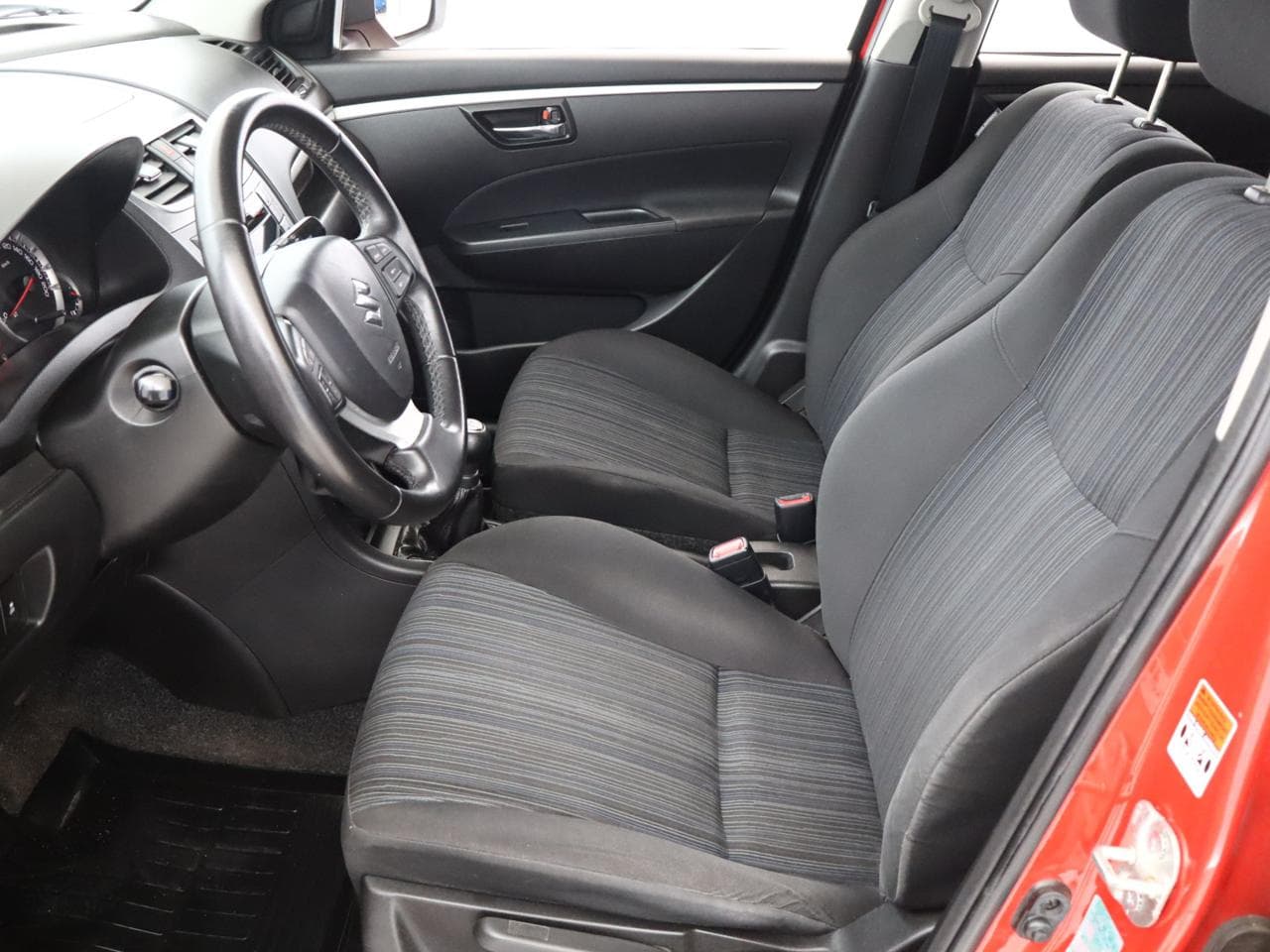 2016 Suzuki SWIFT - 13
