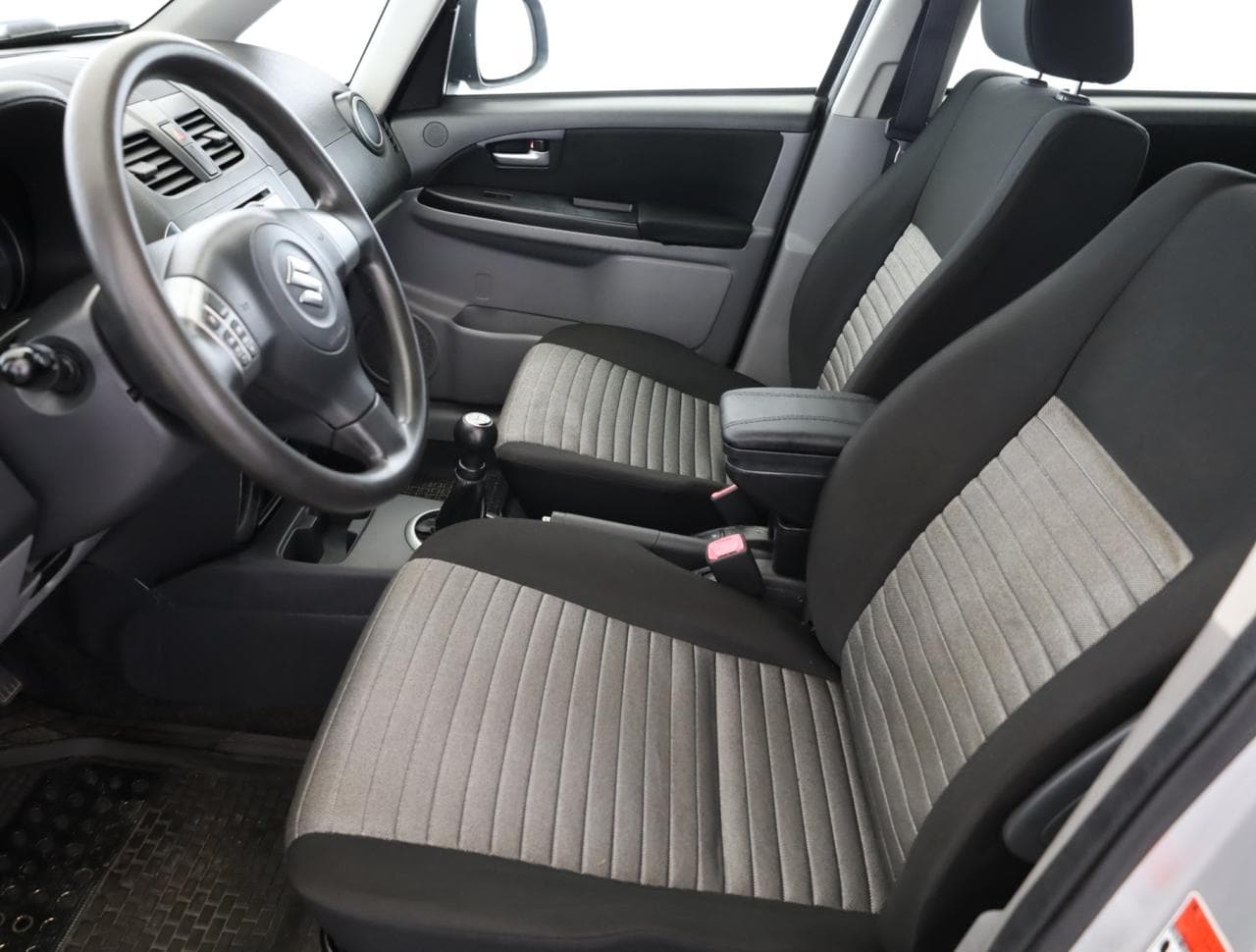 2011 Suzuki SX4 - 13