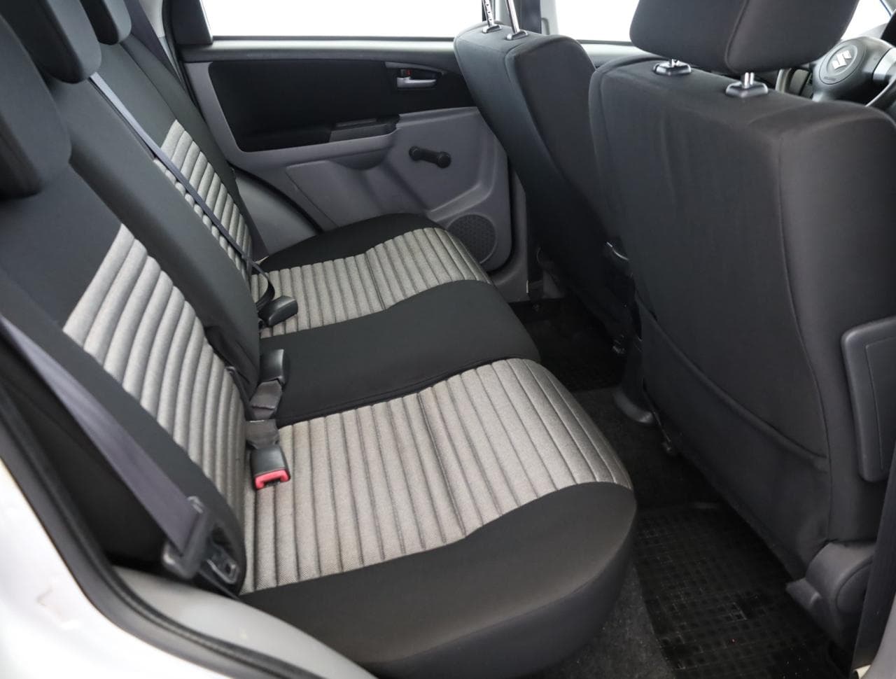 2011 Suzuki SX4 - 11