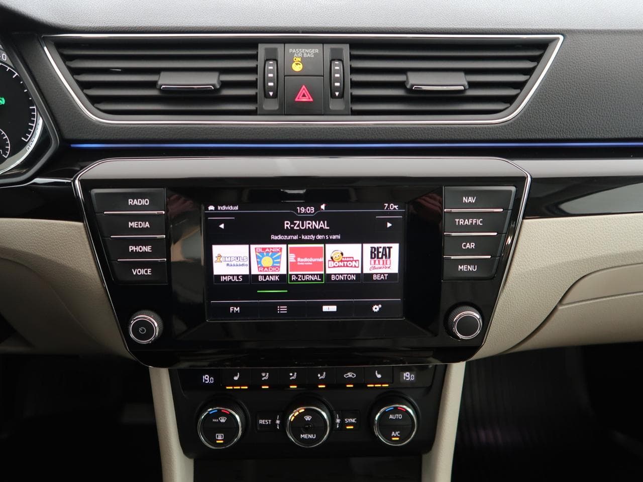 2015 Škoda Superb - 18