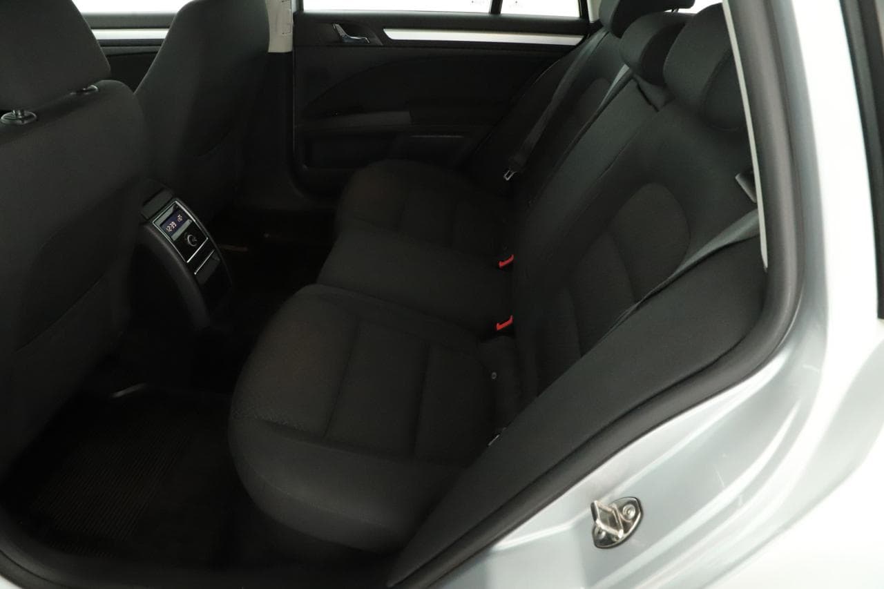 2014 Škoda SUPERB - 12