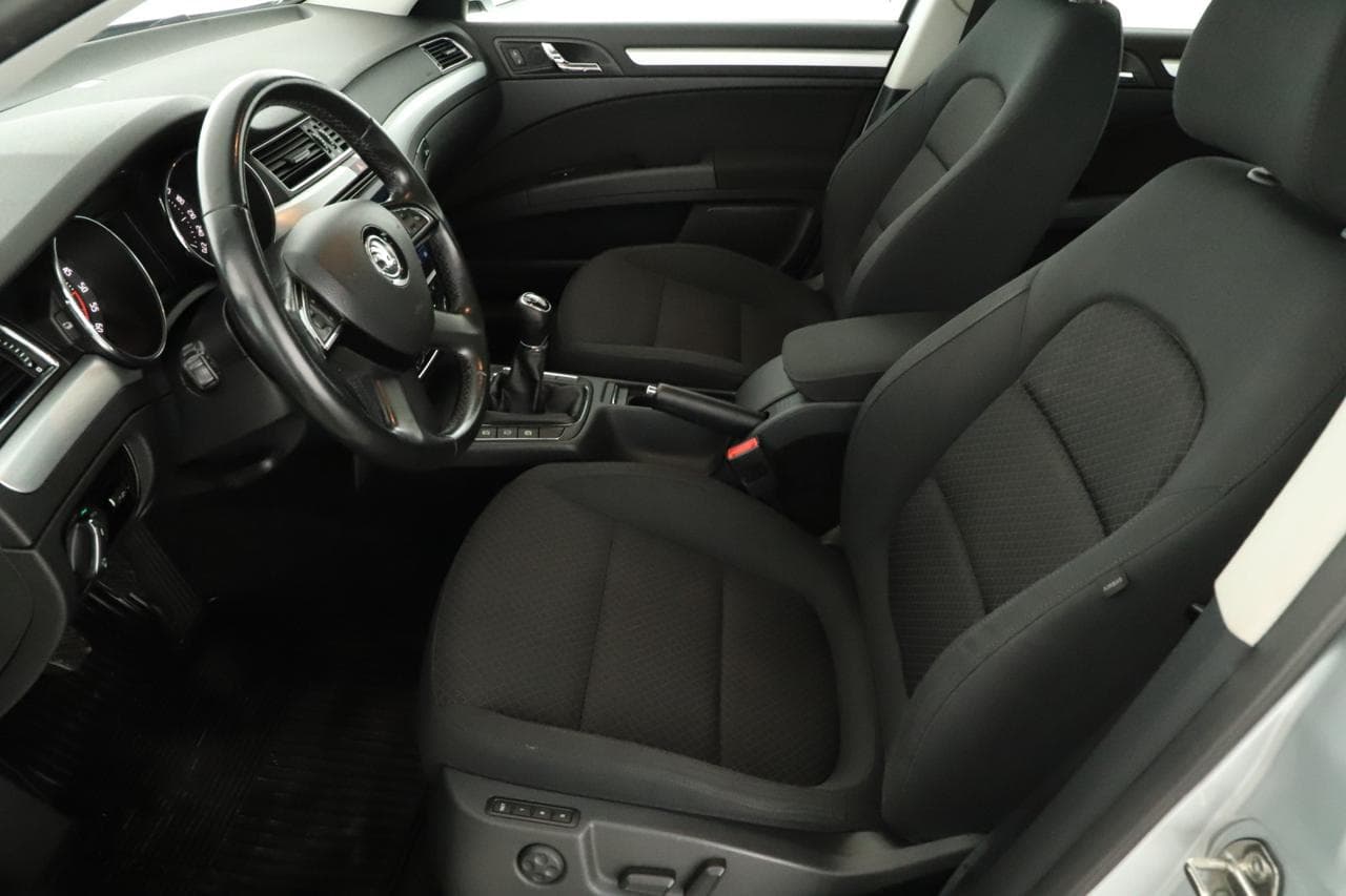 2014 Škoda SUPERB - 13