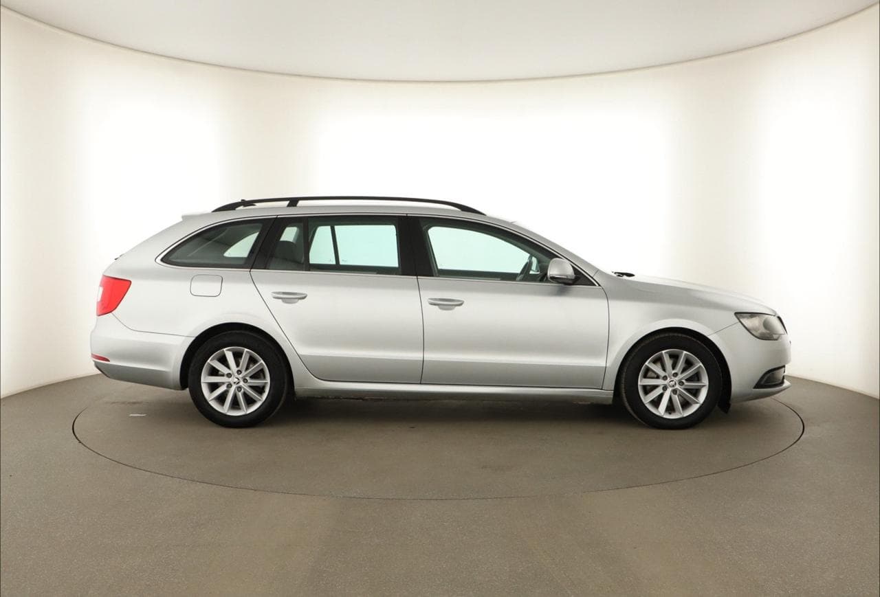 2014 Škoda SUPERB - 8