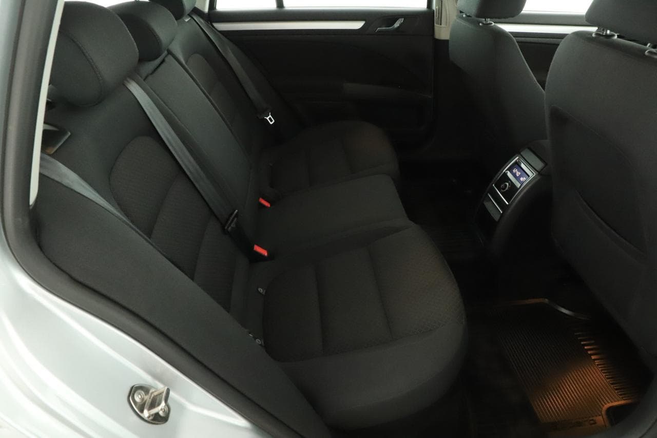 2014 Škoda SUPERB - 11