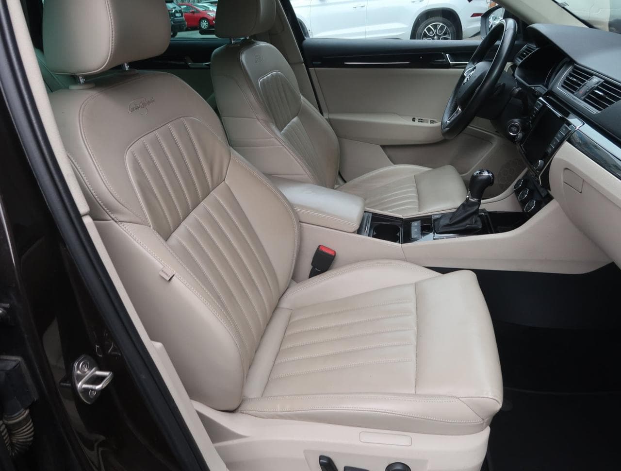 2016 Škoda SUPERB - 9