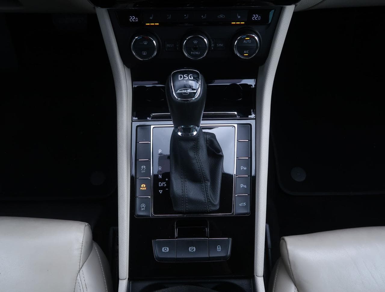 2016 Škoda SUPERB - 16