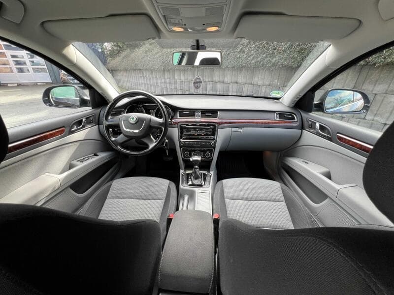 2011 Škoda SUPERB - 9