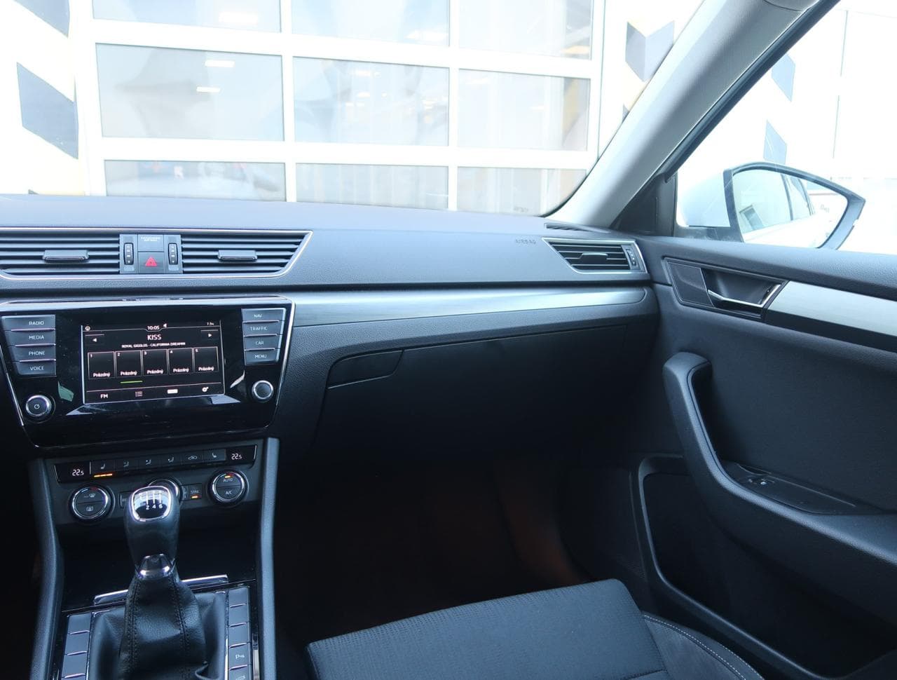 2015 Škoda SUPERB - 11