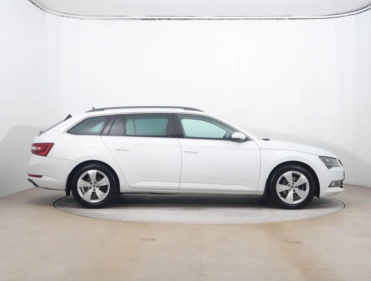 2015 Škoda SUPERB - 8