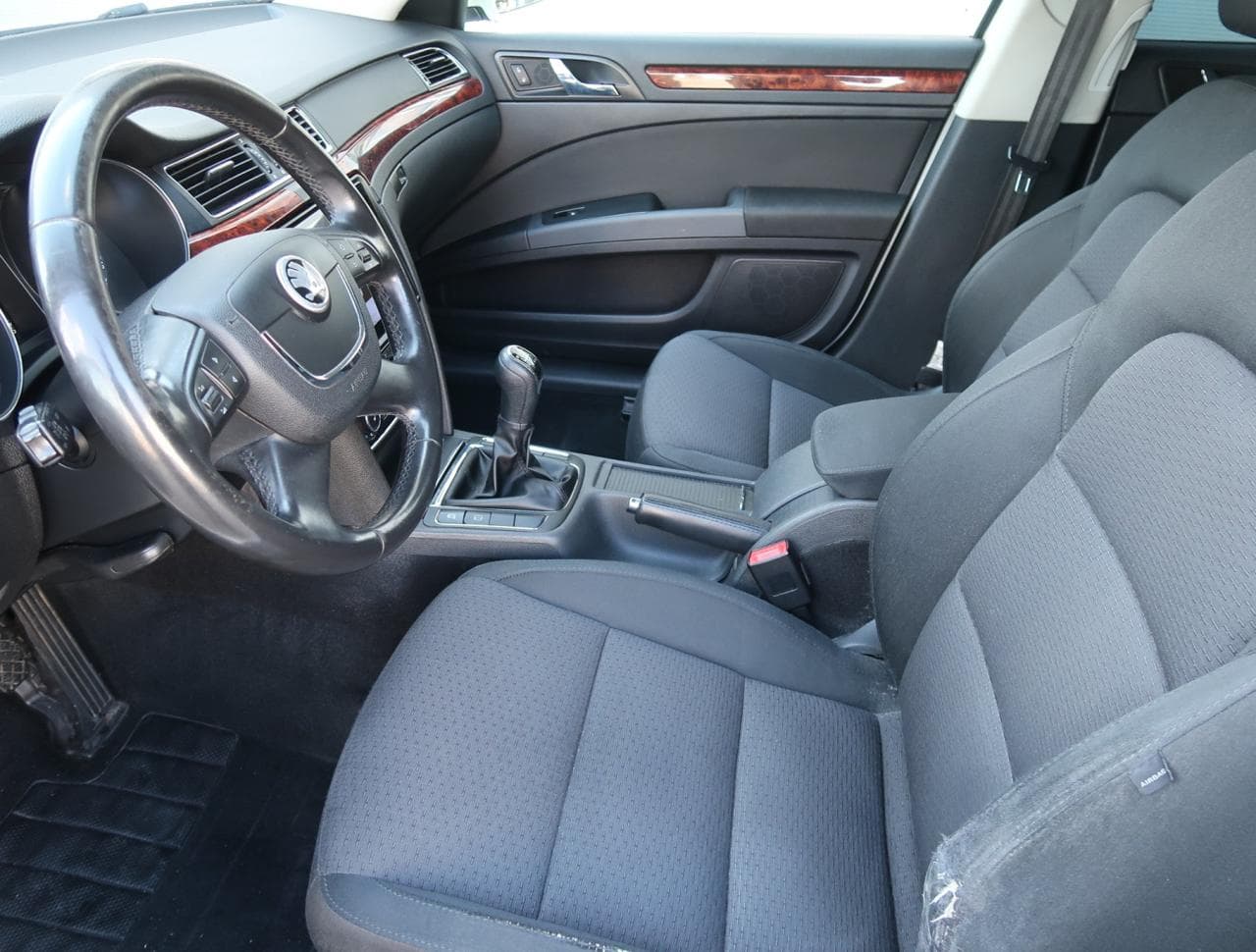 2010 Škoda Superb - 16