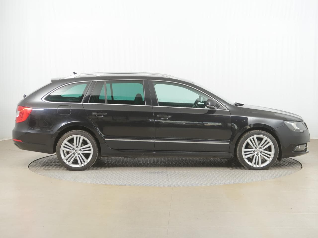 2014 Škoda SUPERB - 8