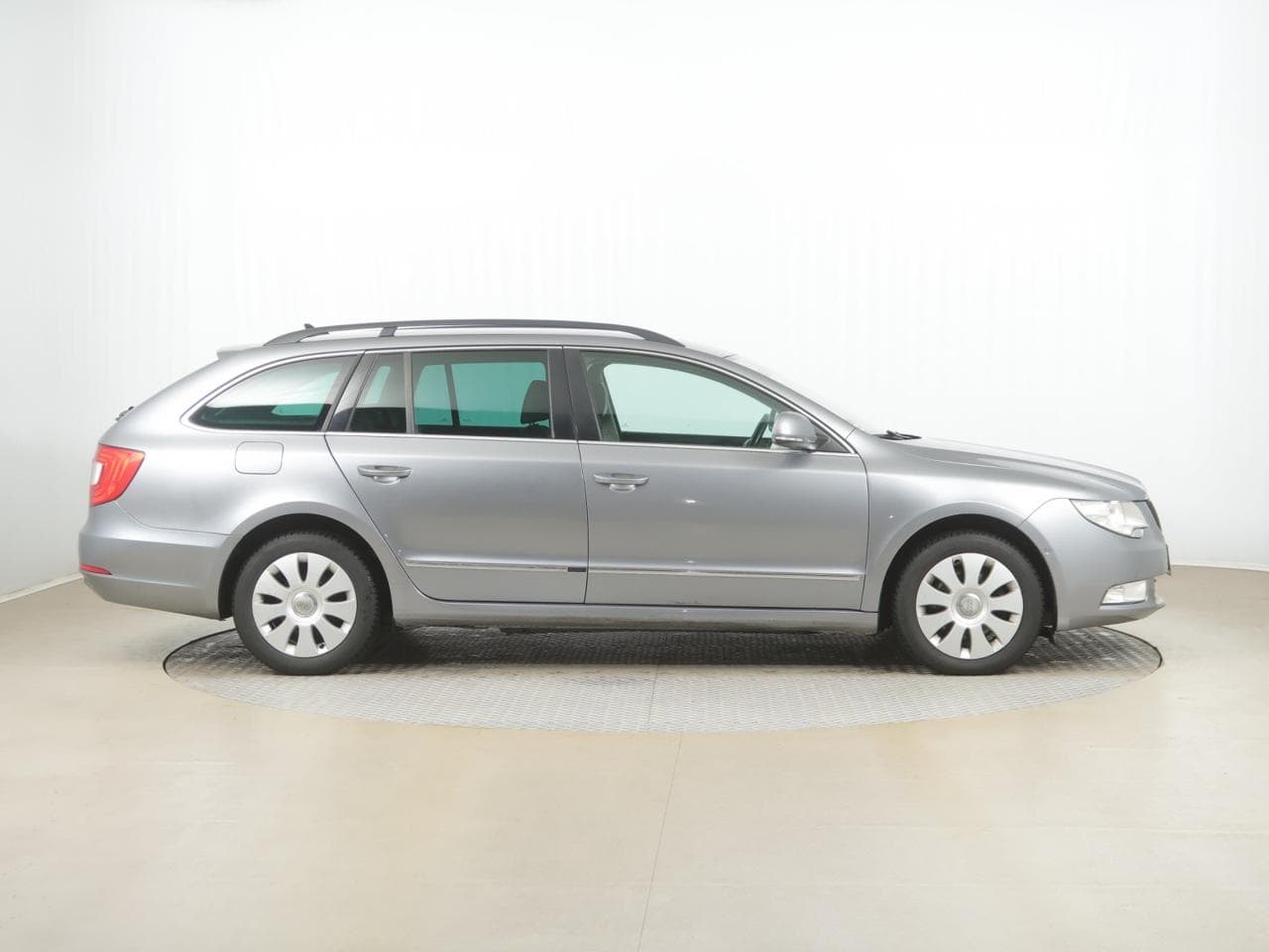2011 Škoda SUPERB - 8