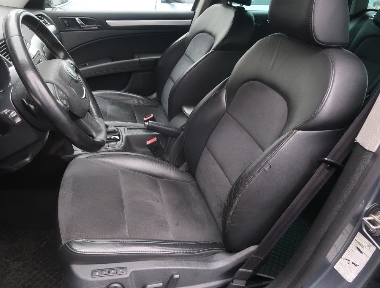 2011 Škoda SUPERB - 16