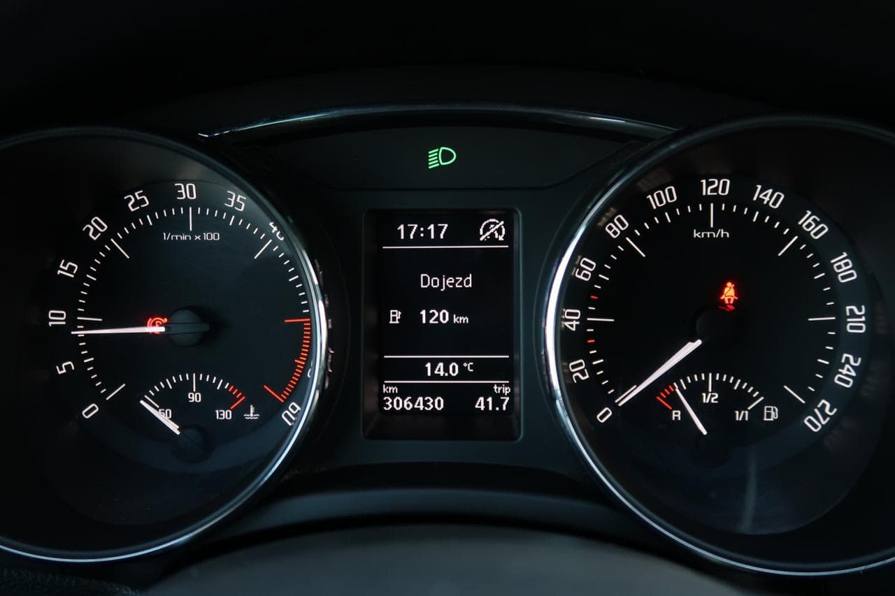 2013 Škoda Superb - 17