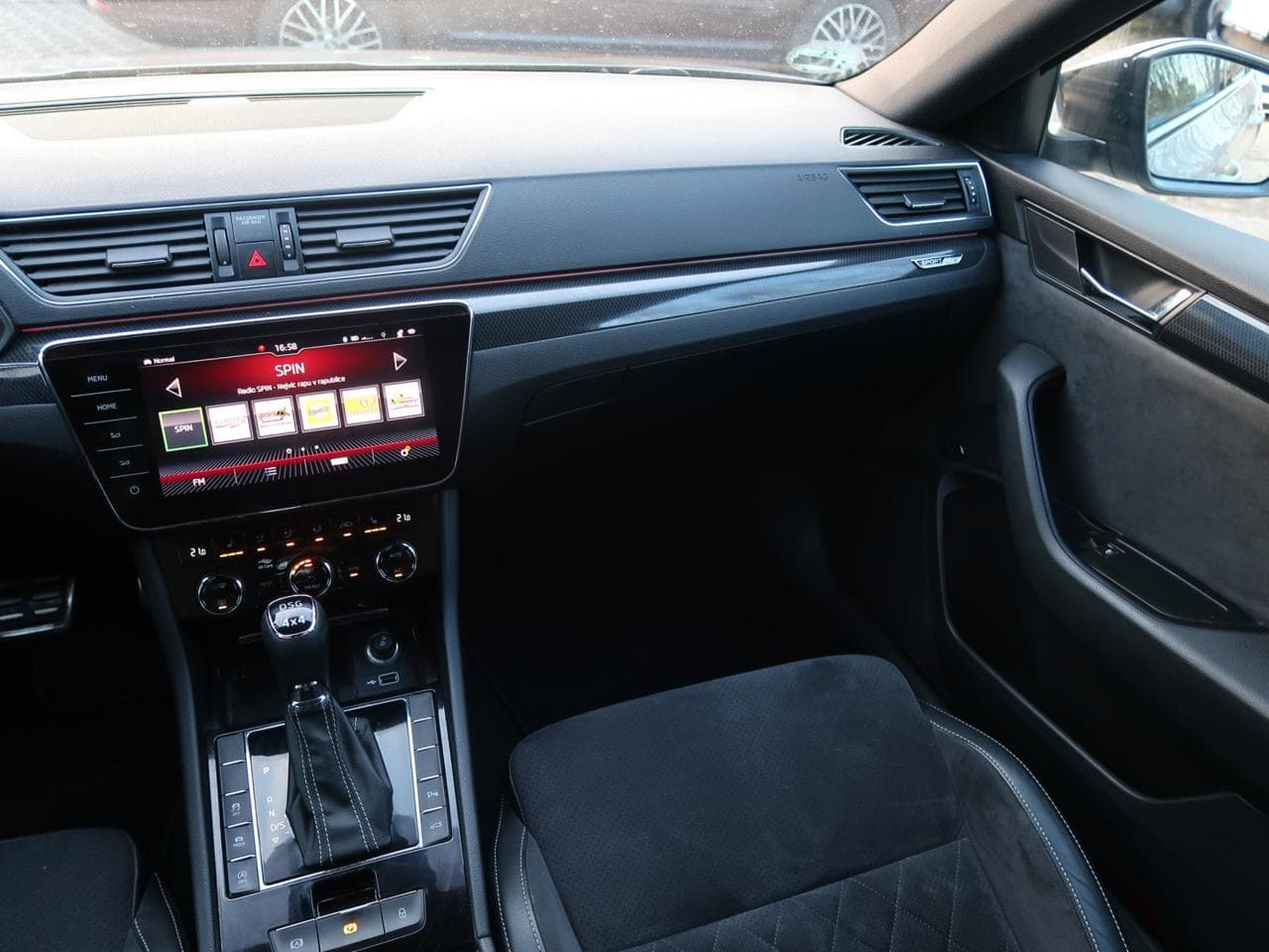 2019 Škoda SUPERB - 11