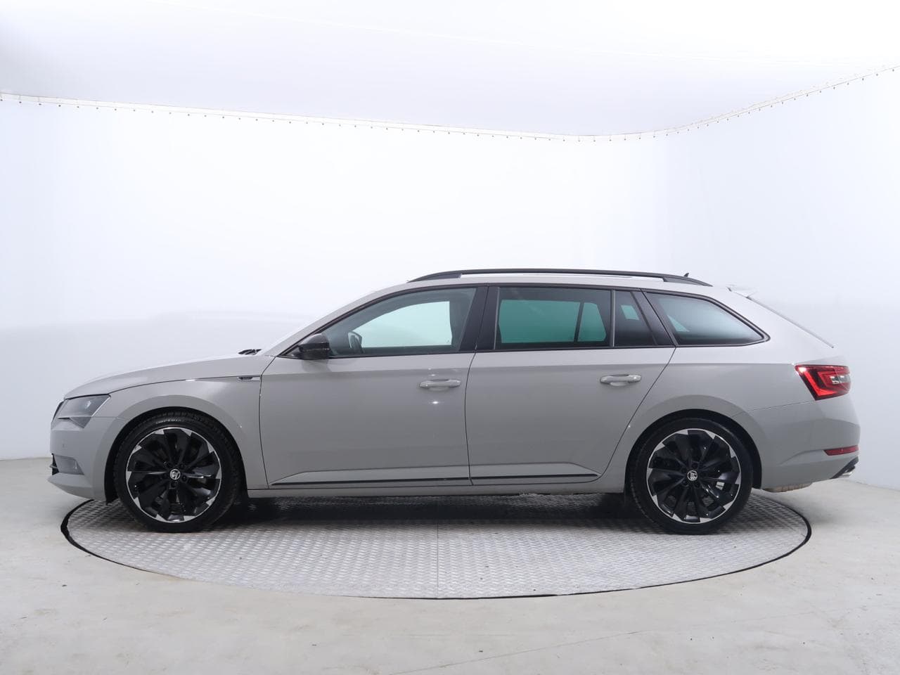 2019 Škoda SUPERB - 4