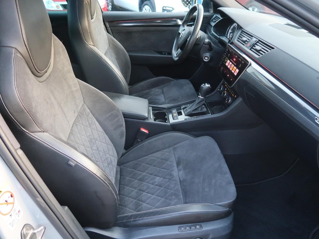 2019 Škoda SUPERB - 12