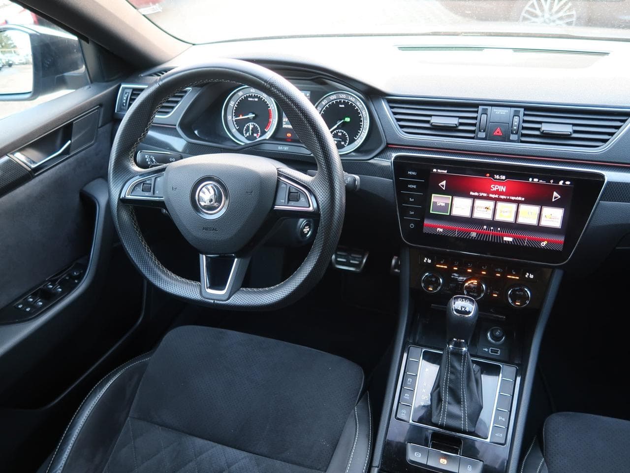 2019 Škoda SUPERB - 9