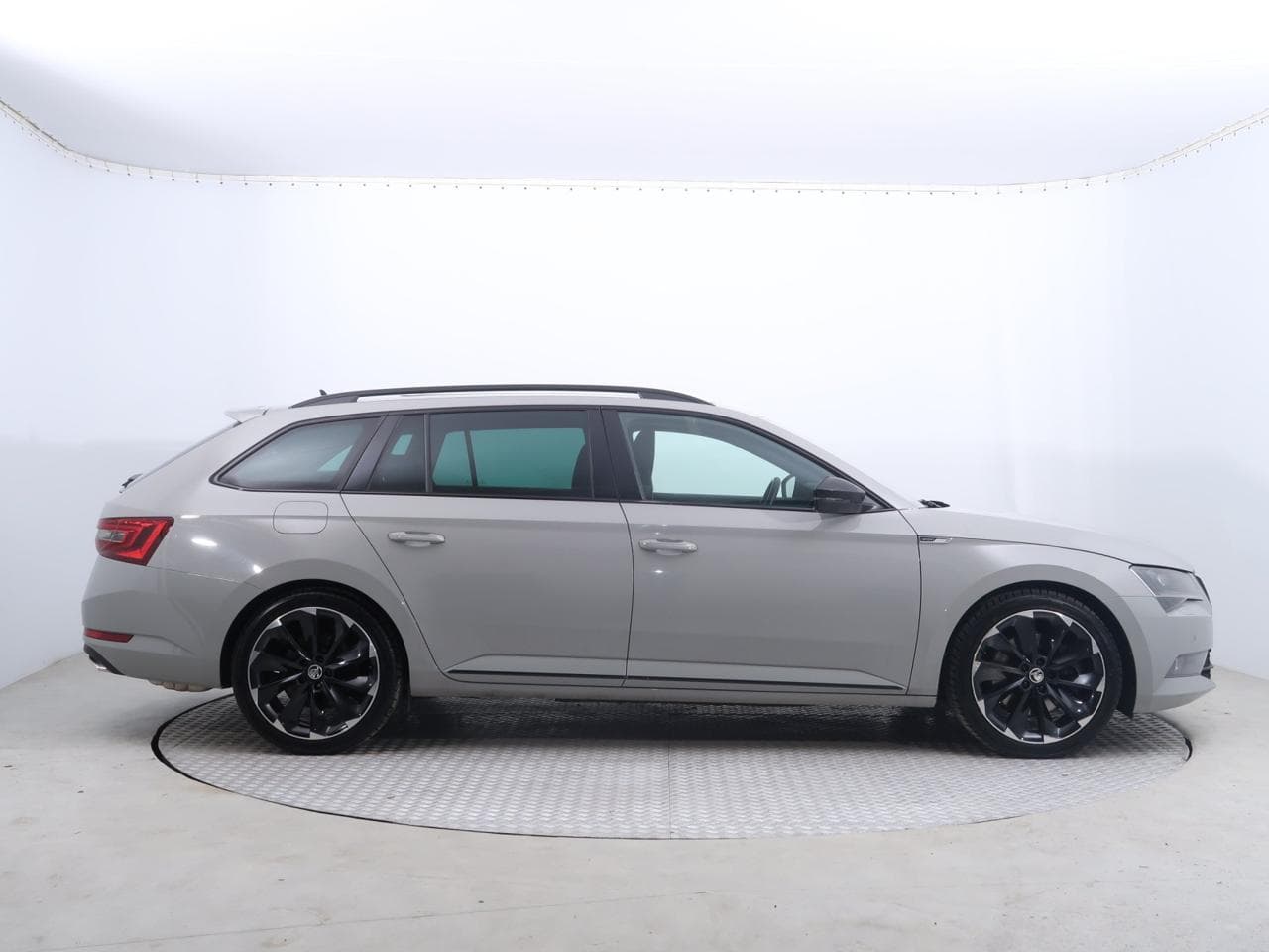 2019 Škoda SUPERB - 8