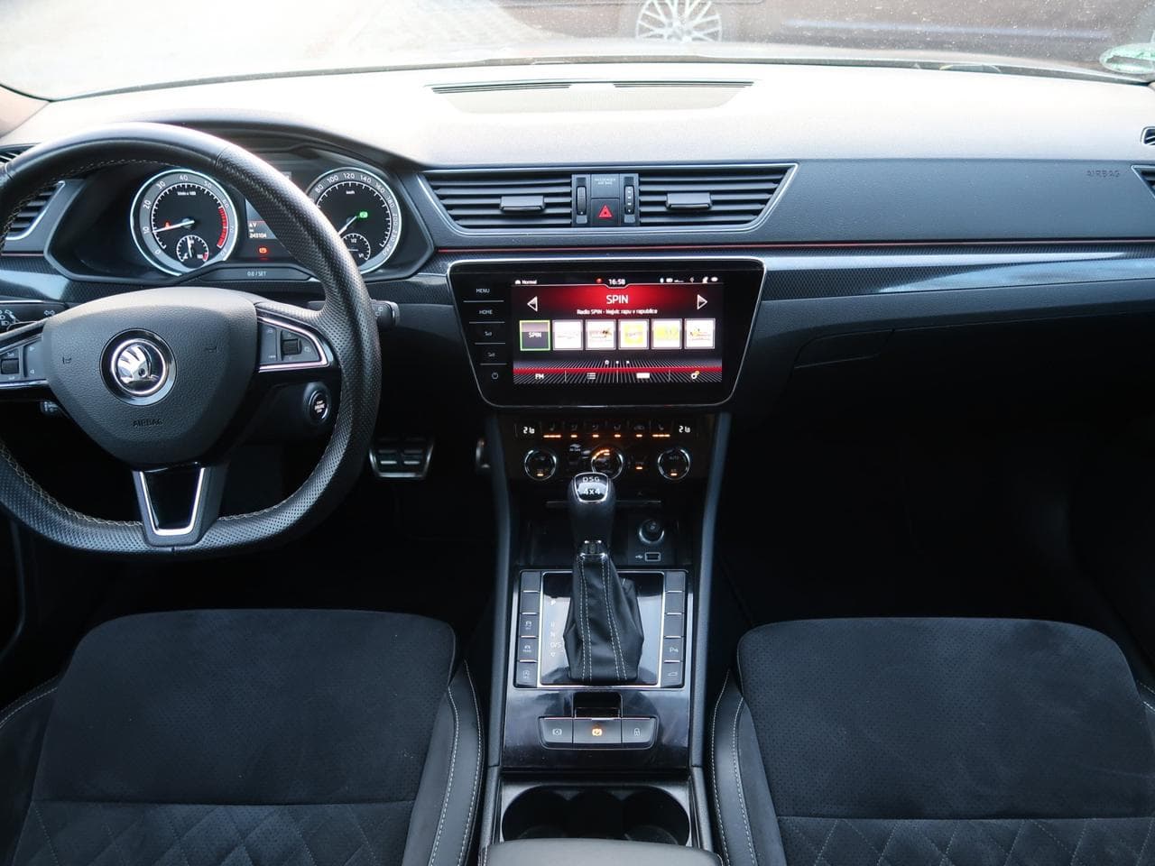 2019 Škoda SUPERB - 10