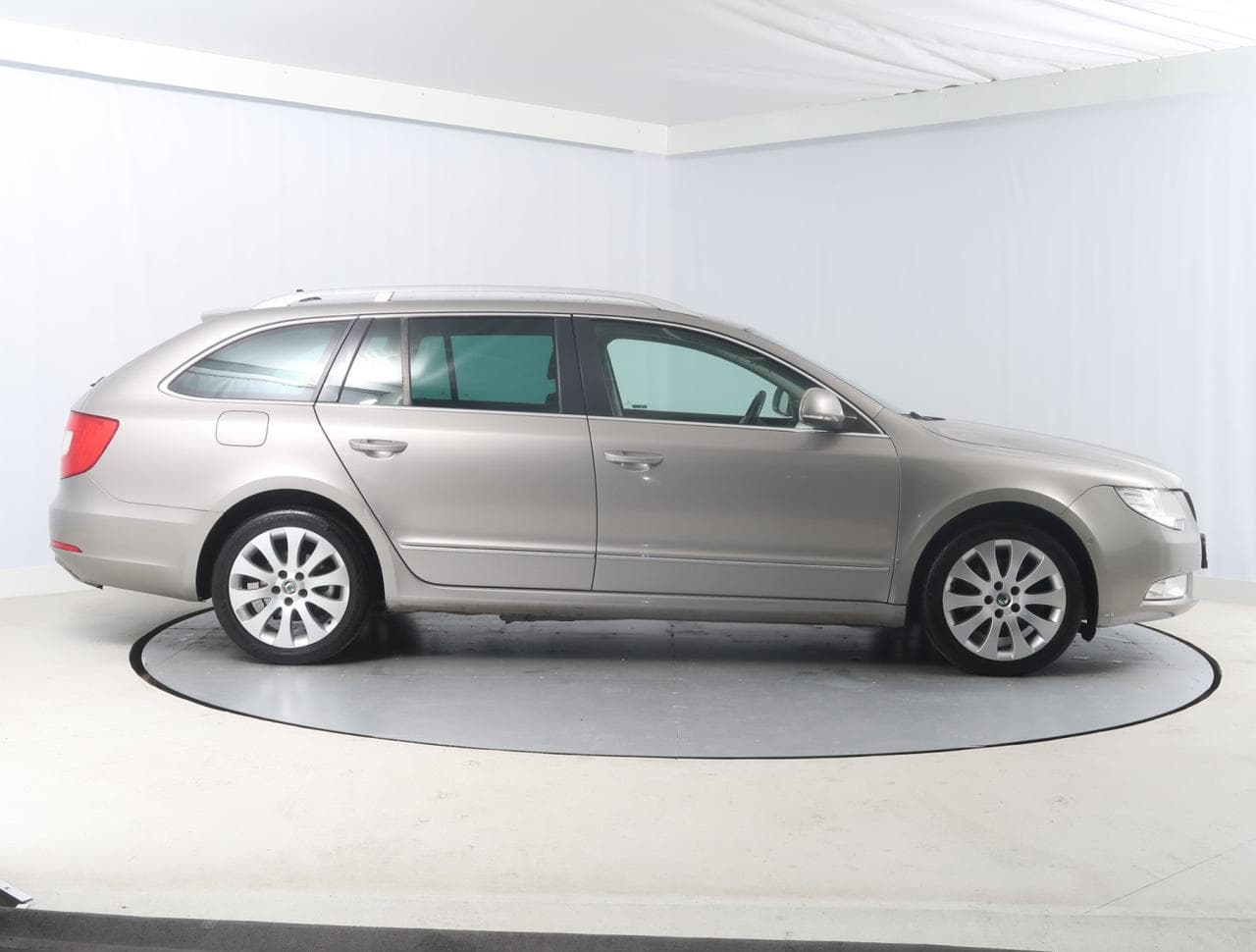 2012 Škoda Superb - 8