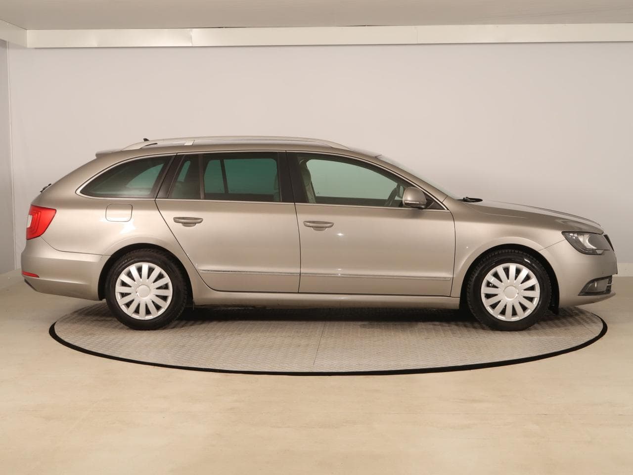 2014 Škoda Superb - 8