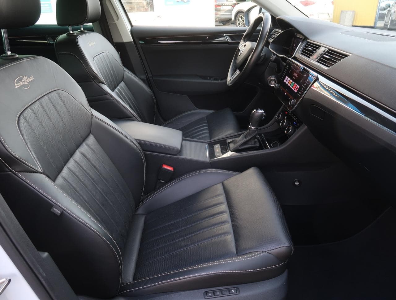 2020 Škoda SUPERB - 12