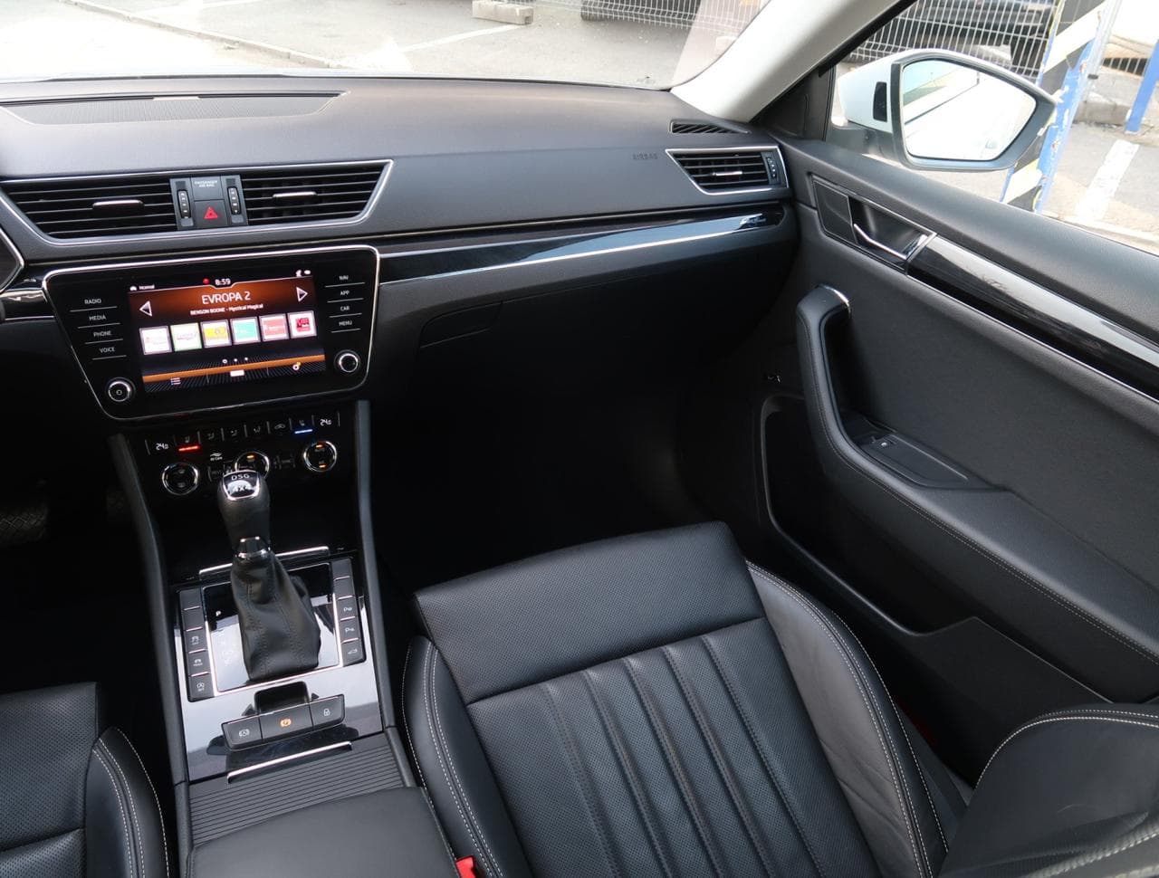 2020 Škoda SUPERB - 11